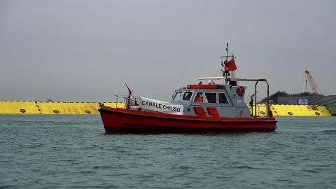 El Cuerpo de Bomberos inició la búsqueda del hombre desaparecido en la playa de Conchiglie.