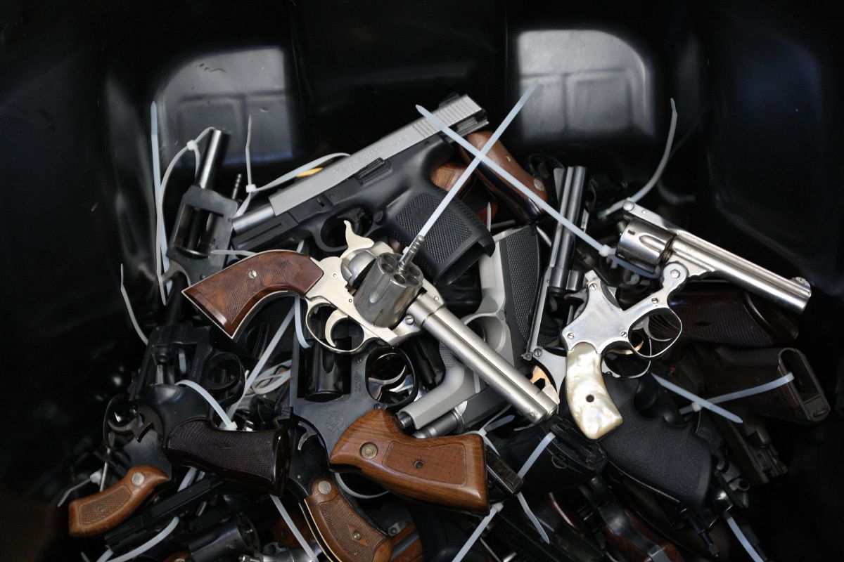 Juez De Texas Rechaza La Prohibición De Porte De Armas De Fuego A Jóvenes Menores De 21 Años 