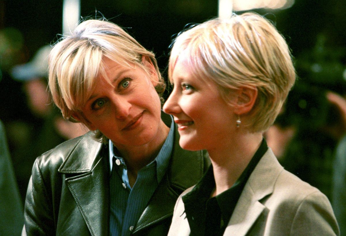 La presentadora Ellen DeGeneres y Anne Heche sostuvieron una relación amorosa en el año 1997.