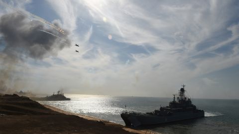 TOPSHOT-CRIMEA-RUSSIA-UKRAINE-CONFLICT-MILITARY-EXERCISE