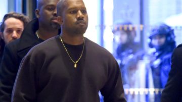 Kanye West se defiende de las burlas que recibió por vender su ropa en bolsas de basura