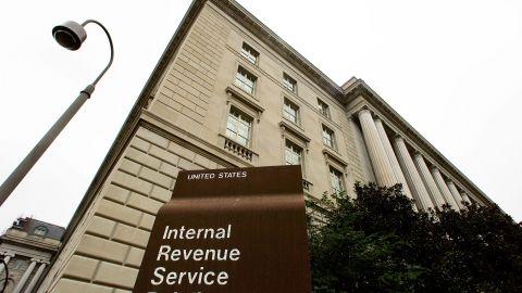 IRS analiza opciones sobre cómo los contribuyentes pueden presentar impuestos.