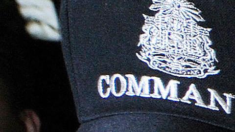 Comandos tailandeses escoltan al traficante de armas ruso esposado Viktor Bout, conocido como el "mercader de la muerte".