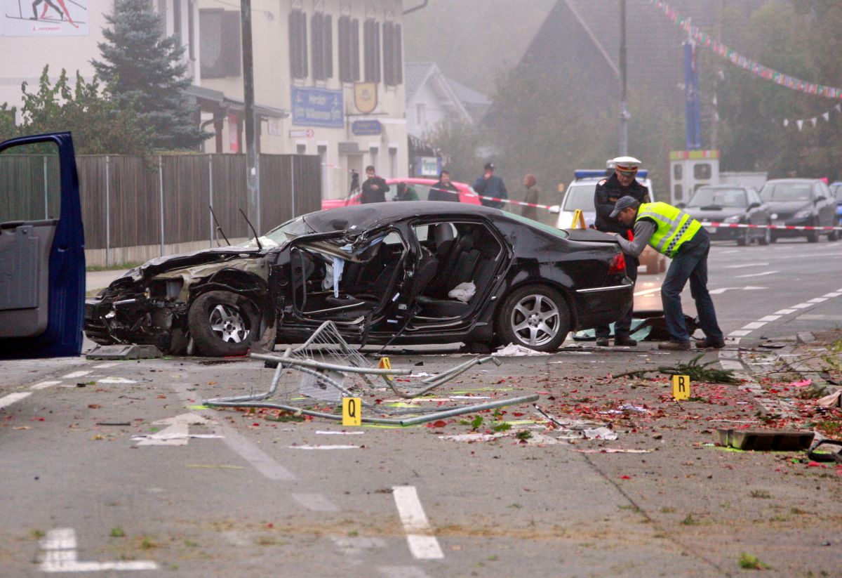 La CHP manifestó que la agencia recomendará numerosos cargos en contra de la mujer que conducía el Mercedes y causó el accidente.