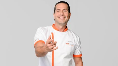 Gregorio Pernía compite en la cocina más famosa de Telemundo, Top Chef VIP.