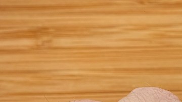 Hombre con suplemento vitamínico