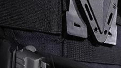 Los agentes de ICE son investigados por posibles abusos en redada en 2018.