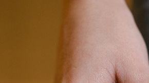 "Tomé un cuchillo de la cocina y le corté las partes íntimas para darle una lección", dijo la mujer.