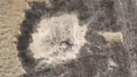 Un drone destruye un tanque ruso T-72B3 con precisión milimétrica.