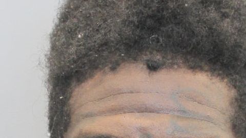 Jamal Edward Robertson, de 33 años, está acusado de lesiones corporales graves a su hijo.