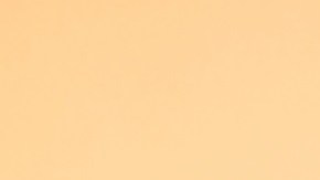 Mujer rechaza snack ultraprocesado