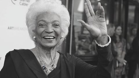 Las cenizas de Nichelle Nichols, actriz de 'Star Trek', serán enviadas al espacio exterior.