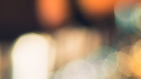 Vasos y copas con diferentes cervezas