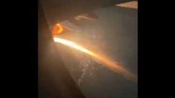 VIDEO: Turbina en llamas en vuelo de Viva Aerobus con destino a Los Ángeles, causa aterrizaje de emergencia