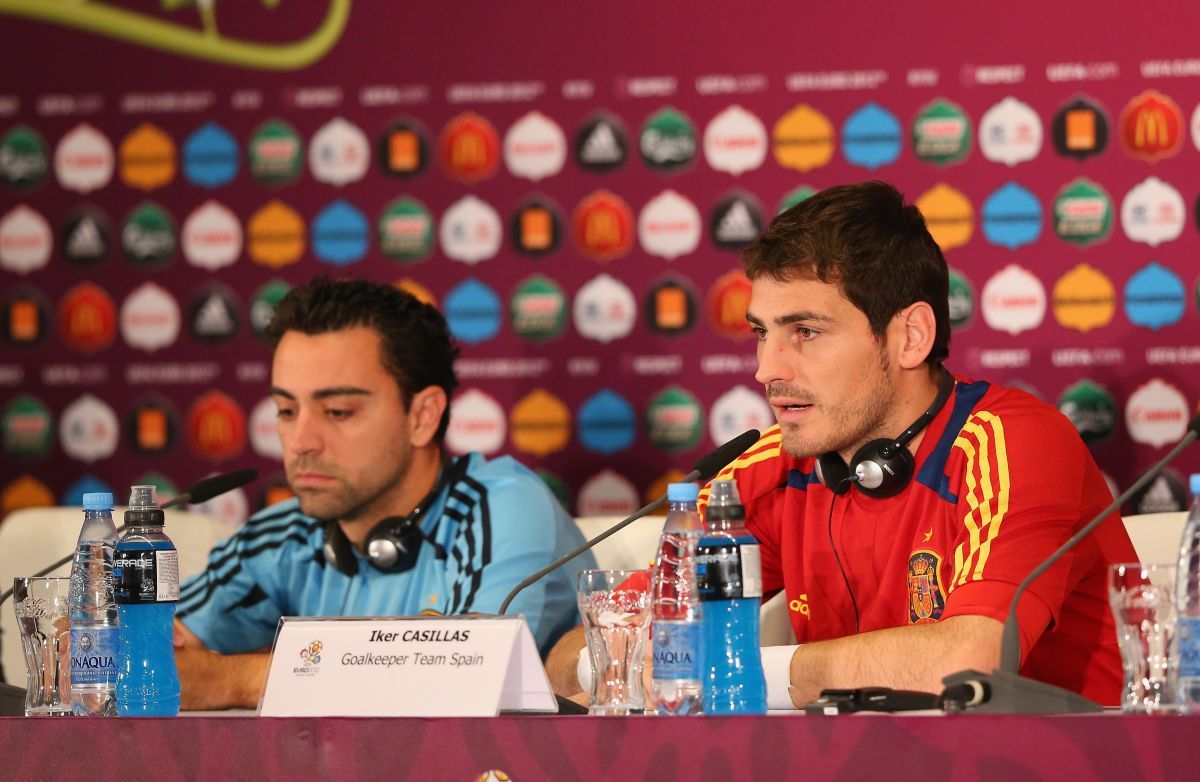 Xavi (izquierda) e Iker Casillas (derecha) protagonizan esta producción de TelevisaUnivisión. 