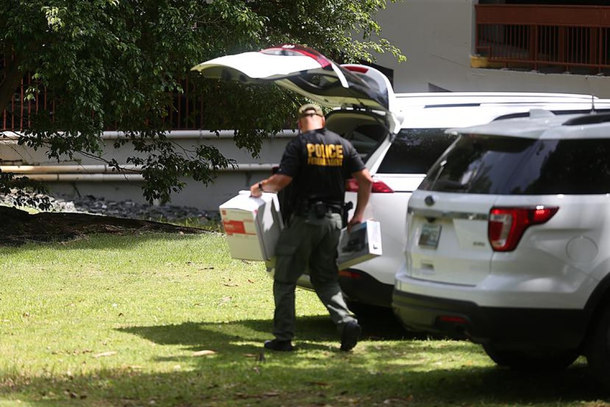 Agentes especializados en investigaciones forenses de equipos electrónicos, como computadoras, ejecutaron un allanamiento en un “penthouse” propiedad de Pagán La Luz.
