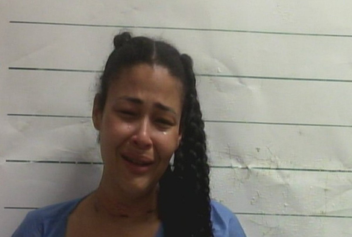 Janee Pedesclaux está acusada de atacar a sus dos hijos el domingo en una vivienda de New Orleans.