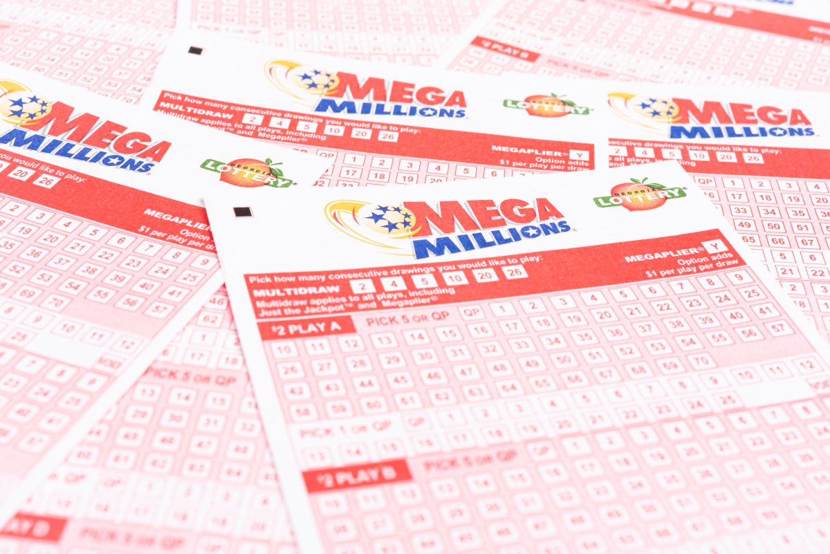 El sorteo de Mega Millions se puede ver en vivo a las 23:00 en el sitio web de lotería MegaMillions.com. 