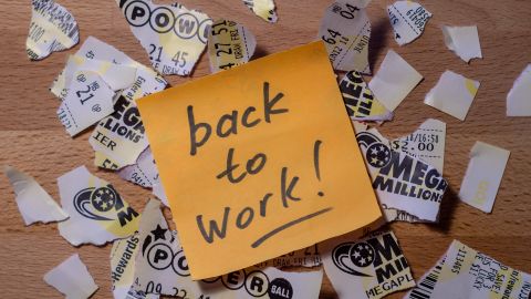 Mega Millions y Powerball: Por qué no deberías renunciar a tu trabajo en caso de ganar la lotería