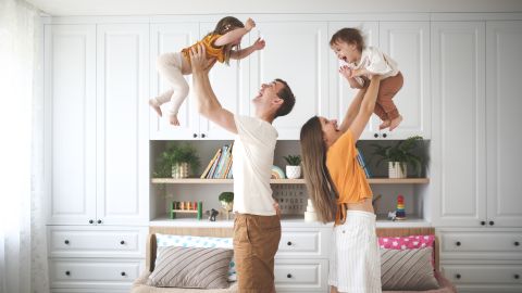 Los halagos o reproches de los padres hacen que los niños se hagan de ellos falsas expectativas.
