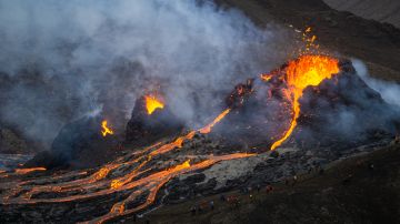 Videos de la erupción volcánica en Islandia muestran la explosión y los ríos de lava