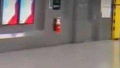 Paliza a Gomes captada en video en el Metro.