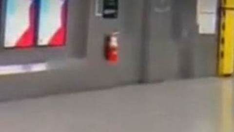 Paliza a Gomes captada en video en el Metro.