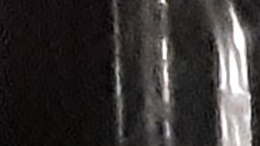 Calle vacía de noche en Midtown East, NYC.