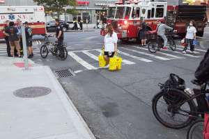 Horrible final: ciclista murió arrollada por camión el día de Thanksgiving en Queens, Nueva York