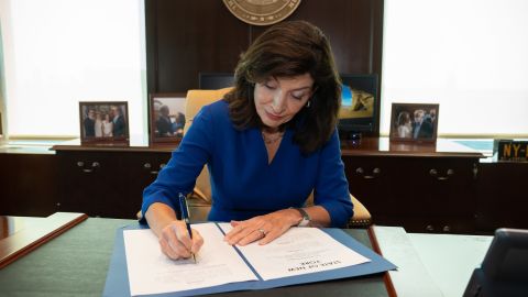 Kathy Hochul espera continuar en el cargo de gobernadora de Nueva York.