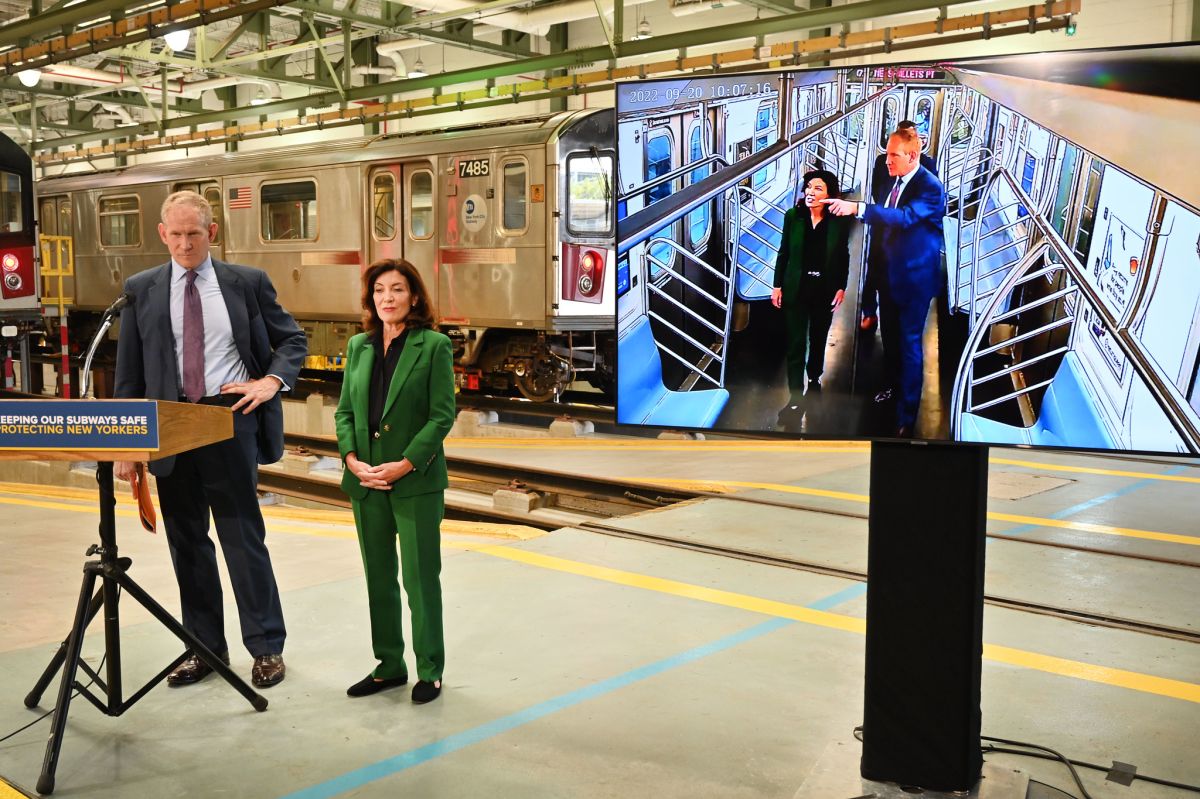 En el centro de mantenimiento del Subway, en Queens, la gobernadora Hochul mostró los alcances de este plan.