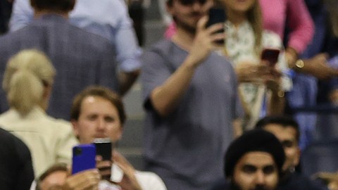 Nick Kyrgios destroza una raqueta al final del partido.