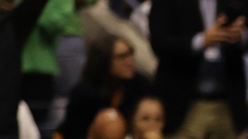 Carlos Alcaraz se dejó caer al suelo tras el último punto.