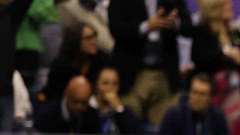 Carlos Alcaraz se dejó caer al suelo tras el último punto.