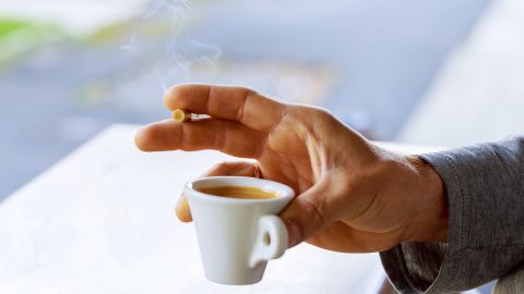 Cigarro y café