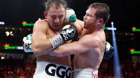 Golovkin dio un beso al Canelo en el cierre de la trilogía