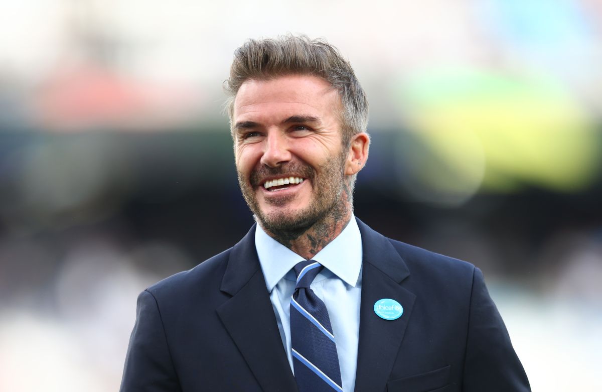 Hasta un campo de fútbol le ofrecieron a David Beckham para que se uniera a la iglesia. 