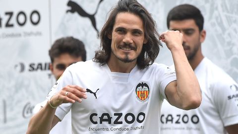 Edinson Cavani fue presentado por el Valencia