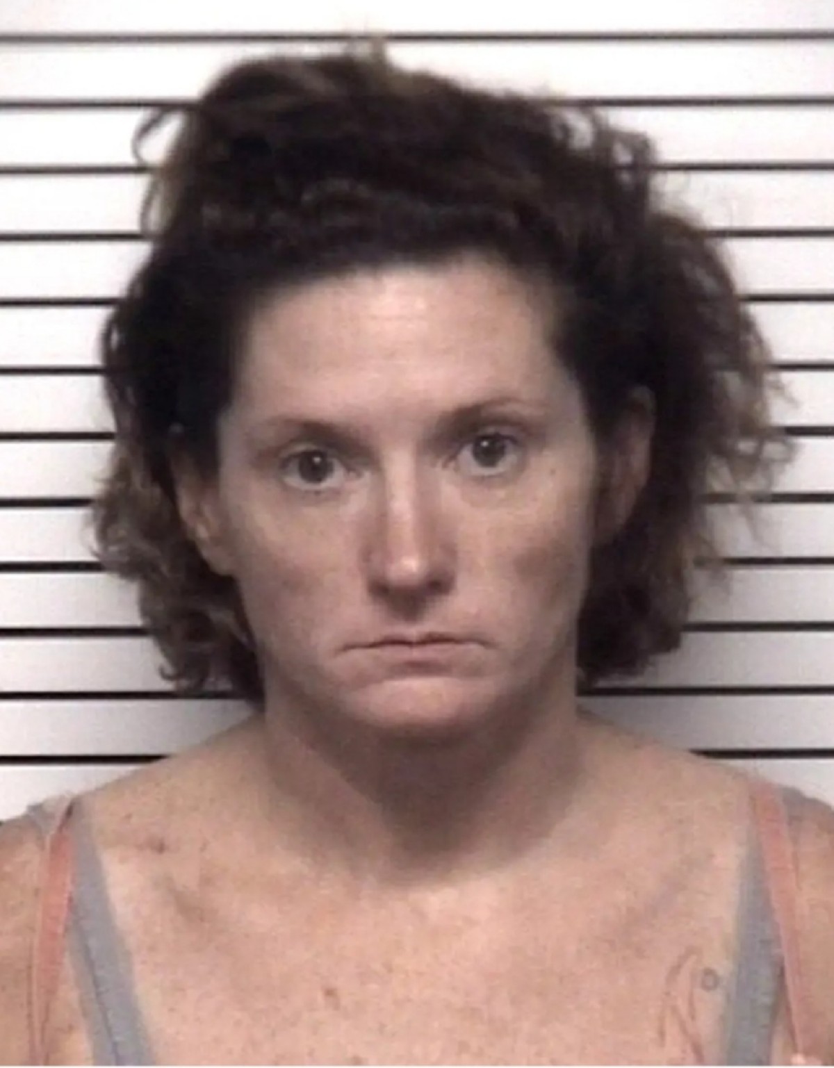 Maestra de North Carolina violó en al menos 9 ocasiones a estudiante mientras se encontraba bajo