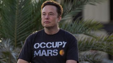 Exnovia de Elon Musk subasta cartas de amor y fotos del empresario en sus años de universidad