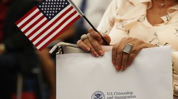 La Administración Biden publicó una nueva regla de carga pública para inmigrantes.