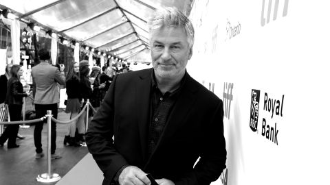 Hasta 4 personas, incluido Alec Baldwin, podrían terminar enfrentando cargos por el tiroteo de "Rust".