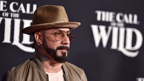 AJ McLean muestra los cambios que ha hecho en su cuerpo en medio de su camino hacia la sobriedad.