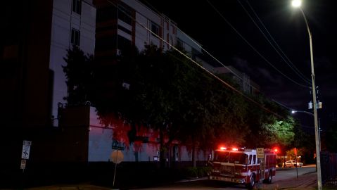 Los cuerpos de emergencia llevaron al niño al Texas Children's Hospital, donde fue declarado muerto.