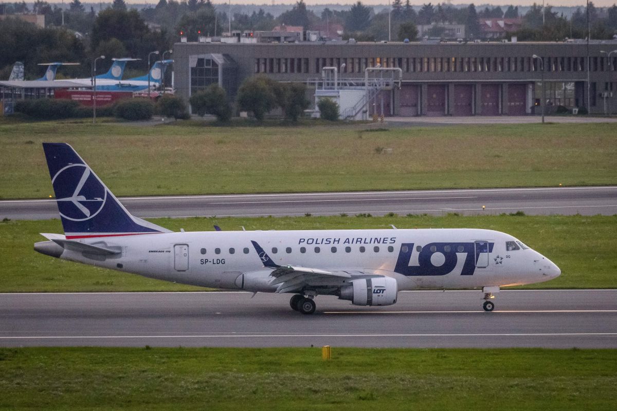 Stress at Heights!  The video from TikTok exhibits the airplane window breaking all through the flight to New York