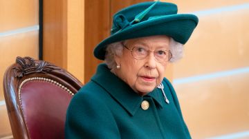 Queen Elizabeth Attends The Opening Of The Scottish Parliament