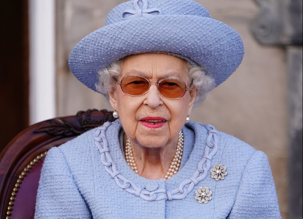 La Reina Isabel II está bajo supervisión médica. 