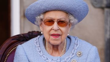La Reina Isabel II está bajo supervisión médica.