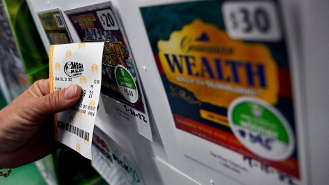 La nueva bolsa de Mega Millions es de $227 millones de dólares.