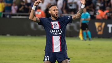 Neymar Jr. celebra su cuarto gol durante la Supercopa de Francia en Israel.